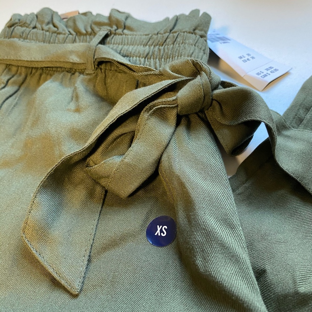 NWT Hollister Army Green Crop Flowy Pants